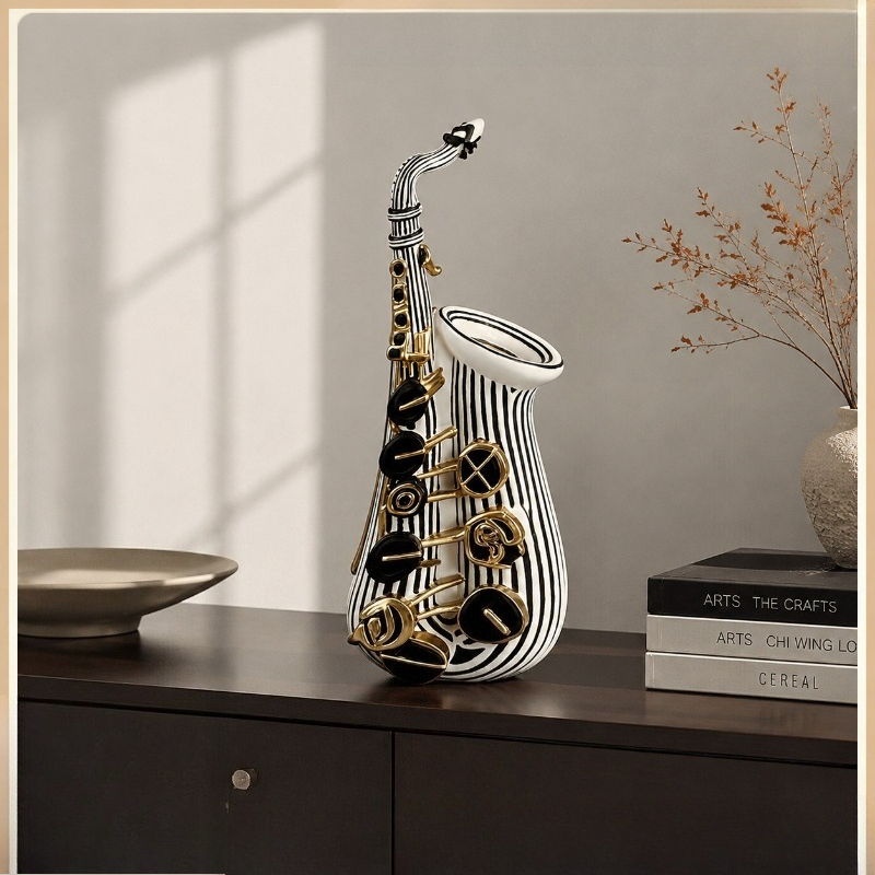 Musical Instrument Old - Современная скульптура саксофона в стиле современного